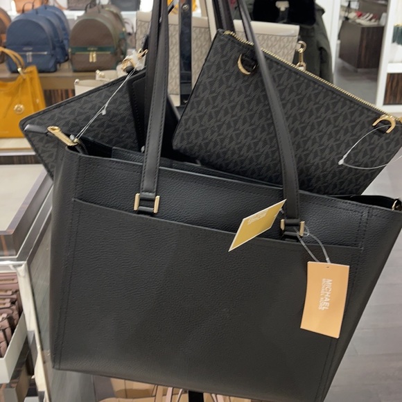 Michael Kors Maisie Large Pebbled Leather 3-in-1 Tote Bag - Picture 15 of 16